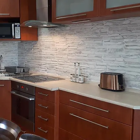 Florens, Casa de hóspedes Nesvady