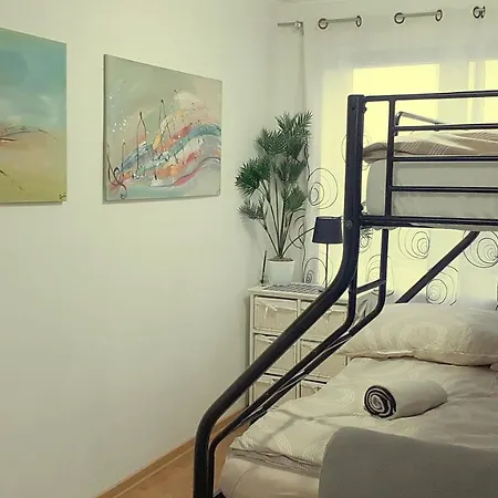 Florens, Casa de hóspedes Nesvady