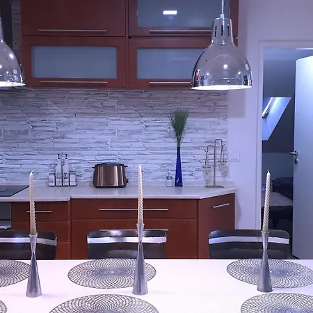 Florens, Casa de hóspedes Nesvady