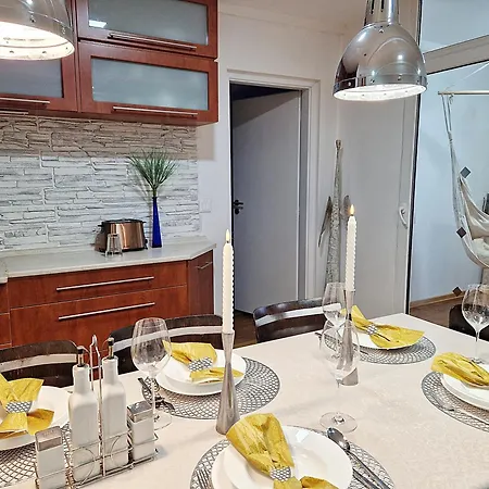 Florens, Casa de hóspedes Nesvady